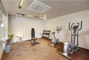 Saltstayz Premier - Sector 50 & Golf Course Ext Road