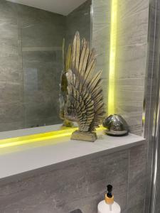 Extra large spacious 1 Bedroom private apartment, Nr St Albans City Station, Business, contractor, Parking, WiFi