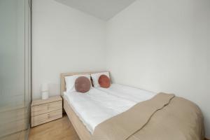 Cozy Apartment Wrocław with Garage Access by Noclegi Renters