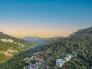 Alaya Stays Pinnacle Hilltop 3BHK Apartment with Picturesque Balcony & Scenic Views