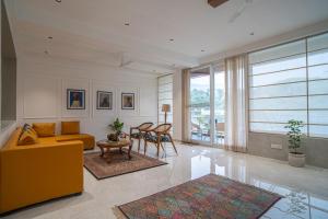 Alaya Stays Udgam Vilas Serene 5-BHK Apartment With Jacuzzi & Lift