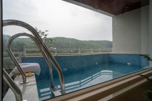 Alaya Stays Udgam Vilas Serene 5-BHK Apartment With Jacuzzi & Lift
