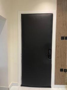 غرفة نوم وصالة بعزل صوتي