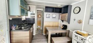 Maisons de vacances Tropica Nimes Chalet 2 chambres confort climatise : photos des chambres