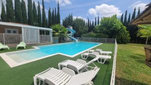 Maisons de vacances Tropica Nimes Chalet 2 chambres confort climatise : photos des chambres