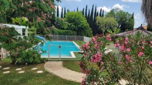 Maisons de vacances Tropica Nimes Chalet 2 chambres confort climatise : Maison 2 Chambres
