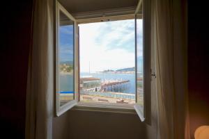 Le sorelle - Elegant beachfront apartment