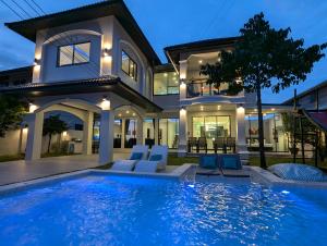 Villa Bella 2 - 7 Bedroom Luxury Pool Villa - 14min to Walking Street - 4hvězdičkové hotely ve městě Pattaya Central