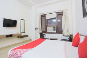 Hotel O P.Sahi palace
