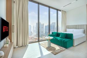 Charming Studio with Scenic Canal Views