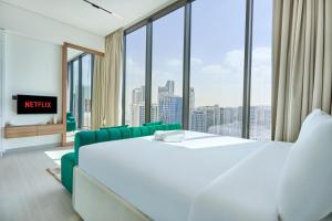 Charming Studio with Scenic Canal Views