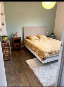 Sejours chez l'habitant Chambre double proche du circuit : Chambre Double - Vue sur Jardin