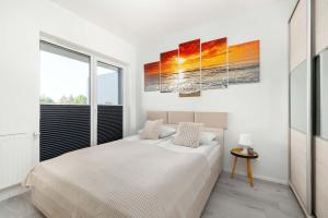 Bright Apartment with Balcony for 4 People by Noclegi Renters