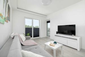 Bright Apartment with Balcony for 4 People by Noclegi Renters