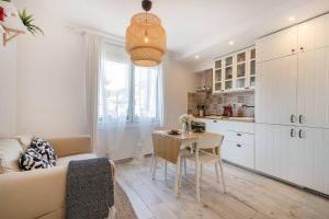 Stunning & Stylish Apartment In Cadaqués