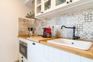 Stunning & Stylish Apartment In Cadaqués