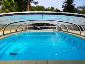 villa provençale avec piscine,proche mer