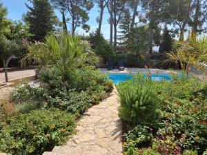 villa provençale avec piscine,proche mer