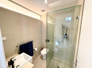 2 x Bed, 1 x Secure park, 2 Bath, In Albert Park!