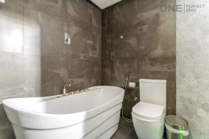 Luxe 3-Bedroom Sky Retreat in Dubai Marina