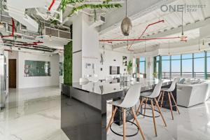 Luxe 3-Bedroom Sky Retreat in Dubai Marina