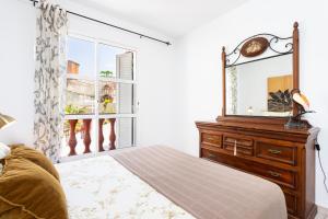 Stunning Modern Apartment Just Steps from El Duque Beach