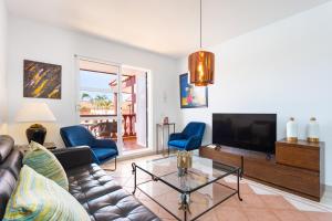 Two modern and bright apartments near el Duque beach