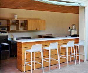 Exceptional building on 1 ha of private land