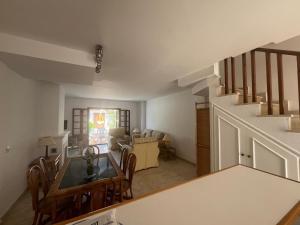 Estepona - Playa - Villa 2 dormitorios en urbanización cerca de la playa AL18