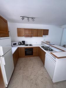 Estepona - Playa - Villa 2 dormitorios en urbanización cerca de la playa AL18