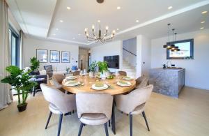 Luxury Villa Harmony with heated pool and seaview