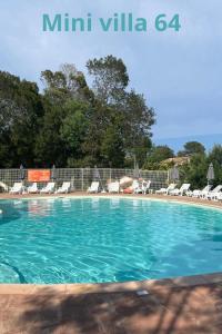 Mini Villa 63 proche plage dans résidence avec piscine à Favone