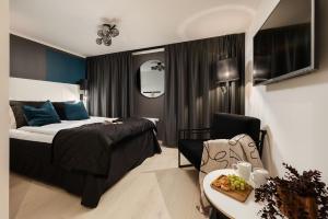 Budget Double Room without Window room in Sky Hotel Apartments City
