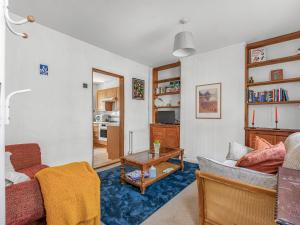 Pass the Keys Cosy Garden Home