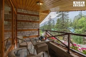 StayVista at Himalayan Retreat Luxury stay in Manali with Bonfire, BBQ and Mountain views