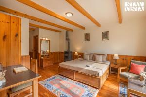 StayVista at Himalayan Retreat Luxury stay in Manali with Bonfire, BBQ and Mountain views