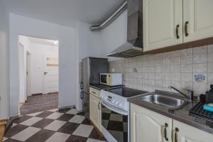 Katowicka Comfort Apartment by BookingHost