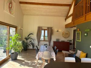 La Villa Lions I Parking - 8p - Vue nature