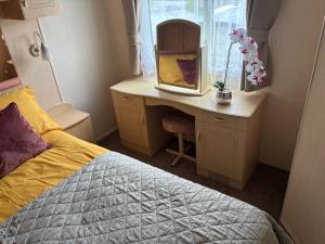 Haven on the Hill 2 Bed Caravan with Town Views of Aberystwyth F7