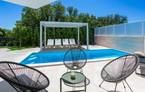 Cozy Home In Linardici