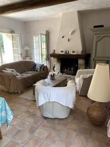 Villas Maison en pierre cadre paradisiaque cigales : photos des chambres