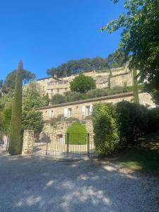 Villas Maison en pierre cadre paradisiaque cigales : photos des chambres