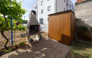 2 Bedroom Amazing Apartment In Poljica