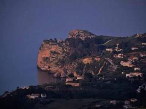 Equipped villa with private pool and panoramic sea views