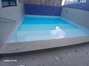 Praia de Ponta Verde em frente ao Trópico Hotel com garagem, Wi-fi - Ap703