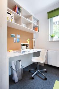 Modern Studios in Wrocław with Desk for Remote Work and Access to the Gym by Noclegi Renters