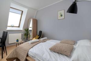 Functional Studio close to the Old Town by Noclegi Renters