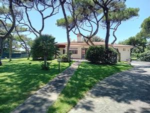 Comfortable and spacious villa - Baia Domizia
