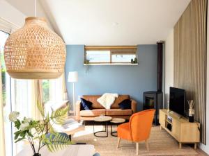 Bungalow in Sint Maartenszee near Beach