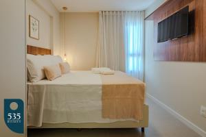 Quarto e sala na Barra a 550m do Shopping